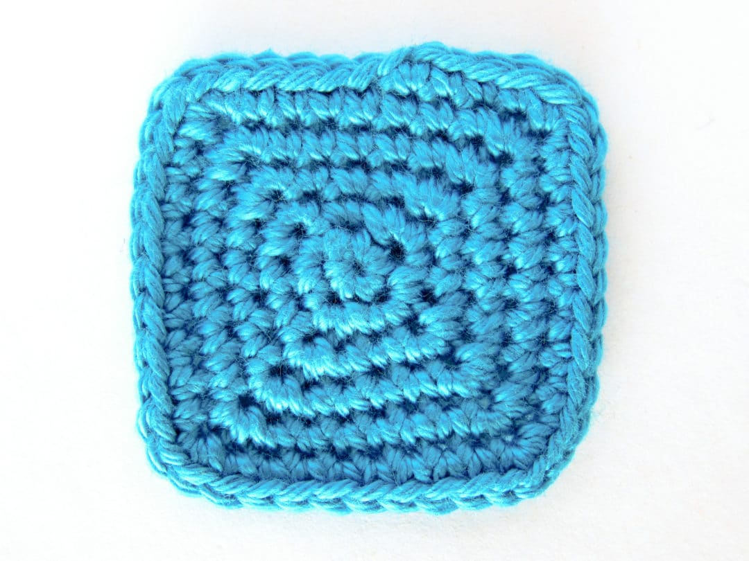 How to Crochet Squares in Spiral Rounds | Supergurumi