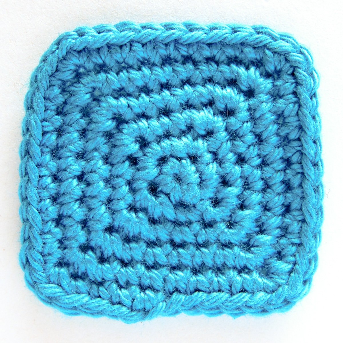 How to Crochet Triangles in Spiral Rounds | Supergurumi